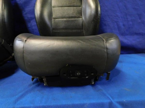 2003 Ford Mustang Saleen Front seats - Image 3