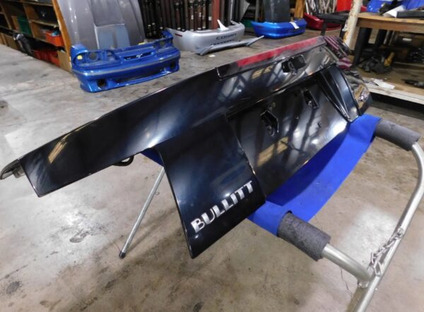 2001 Mustang Bullitt OEM Decklid (No Spoiler, Black) – Take Off B27 - Image 3