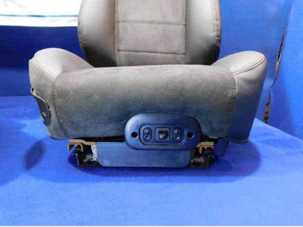 2003-2004 Cobra Front Seats (Coupe & Convertible) - Image 4